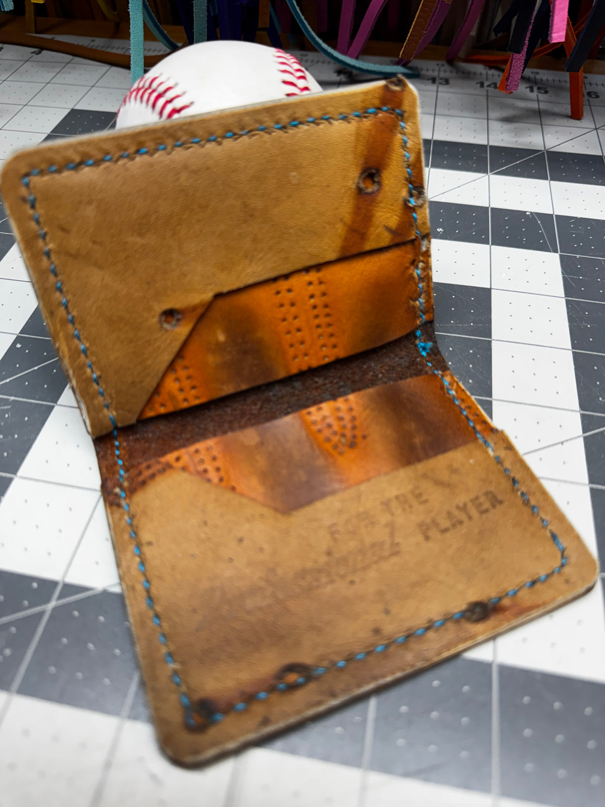 Rawlings Heart of the Hide glove leather wallet for cards, cash and IDs