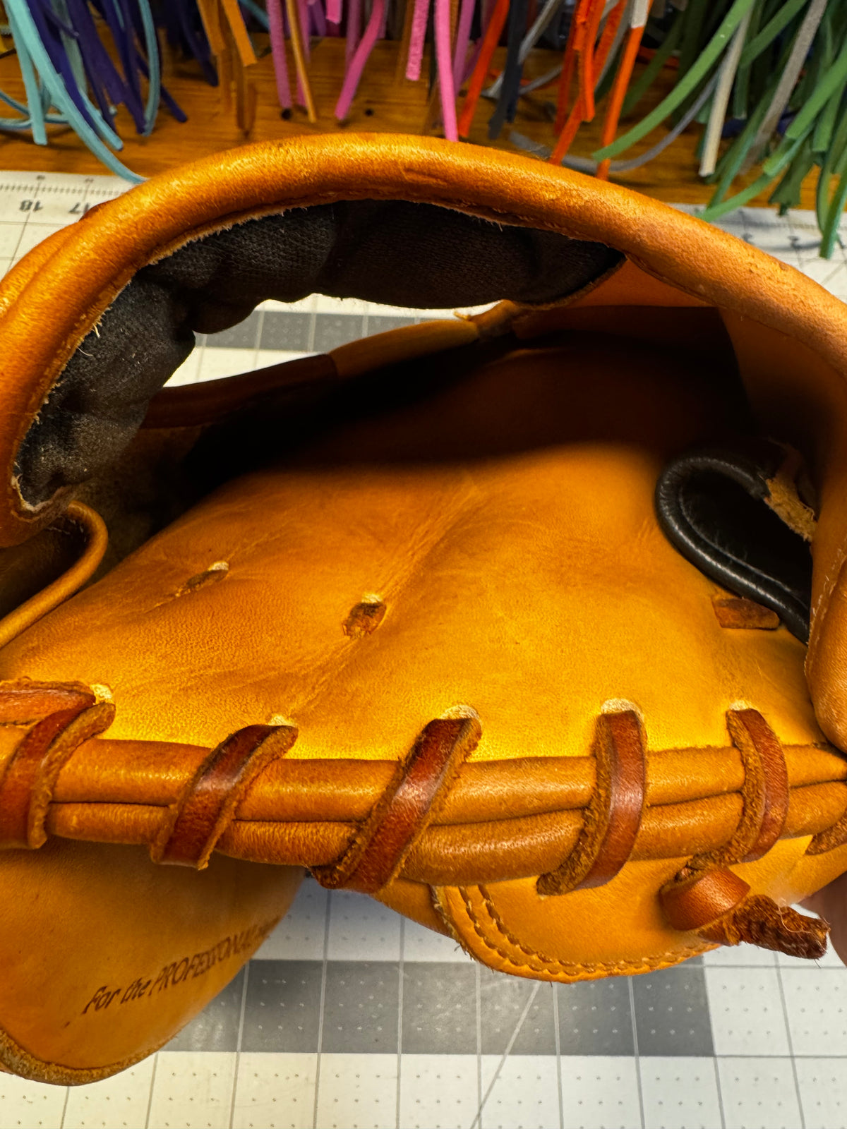 Rawlings Heart of the Hide Catchers Mitt 33” RHT PROCM33T - Refurbished