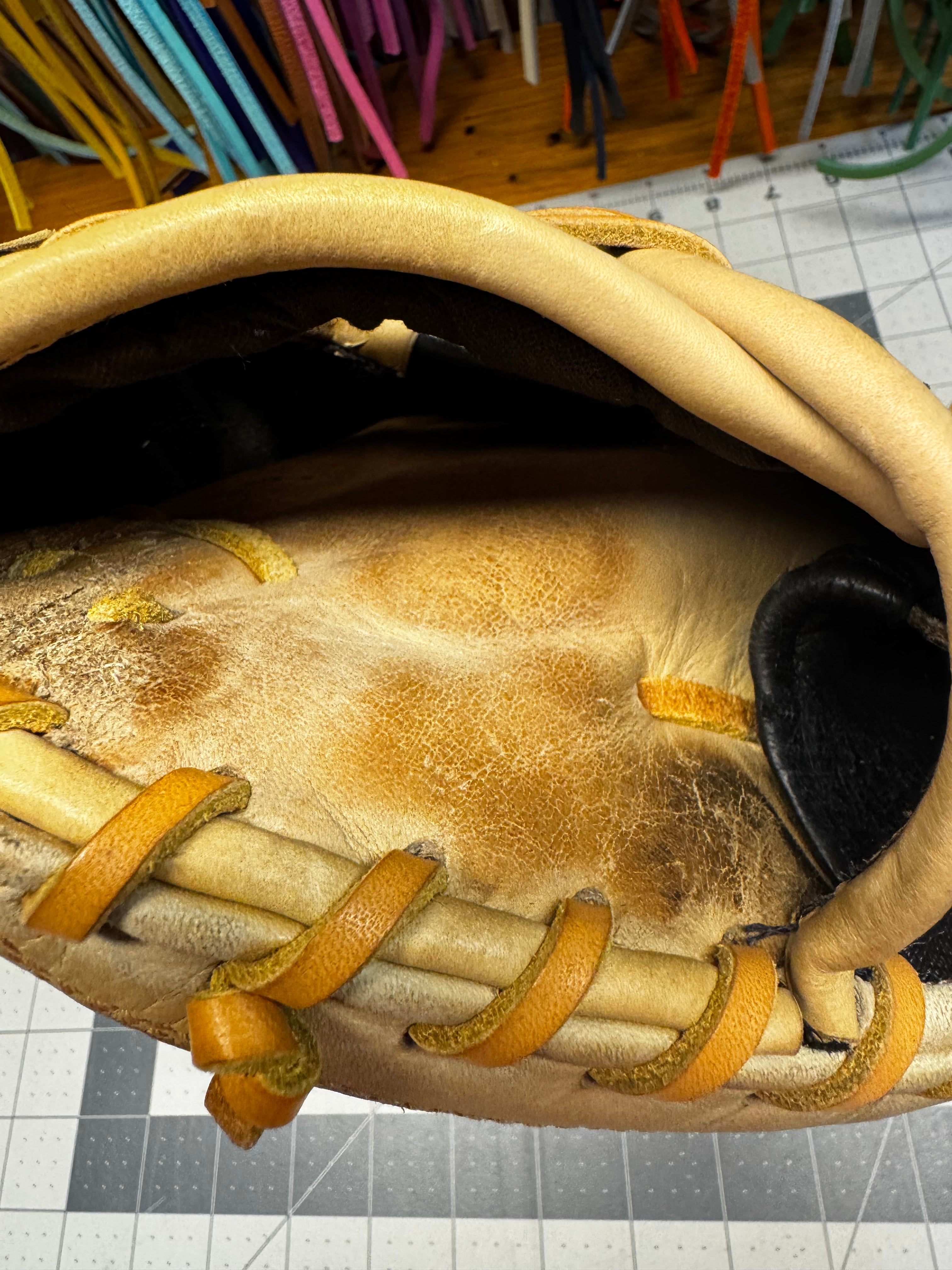 Rawlings Heart of the Hide Catchers Mitt 34” RHT - Refurbished