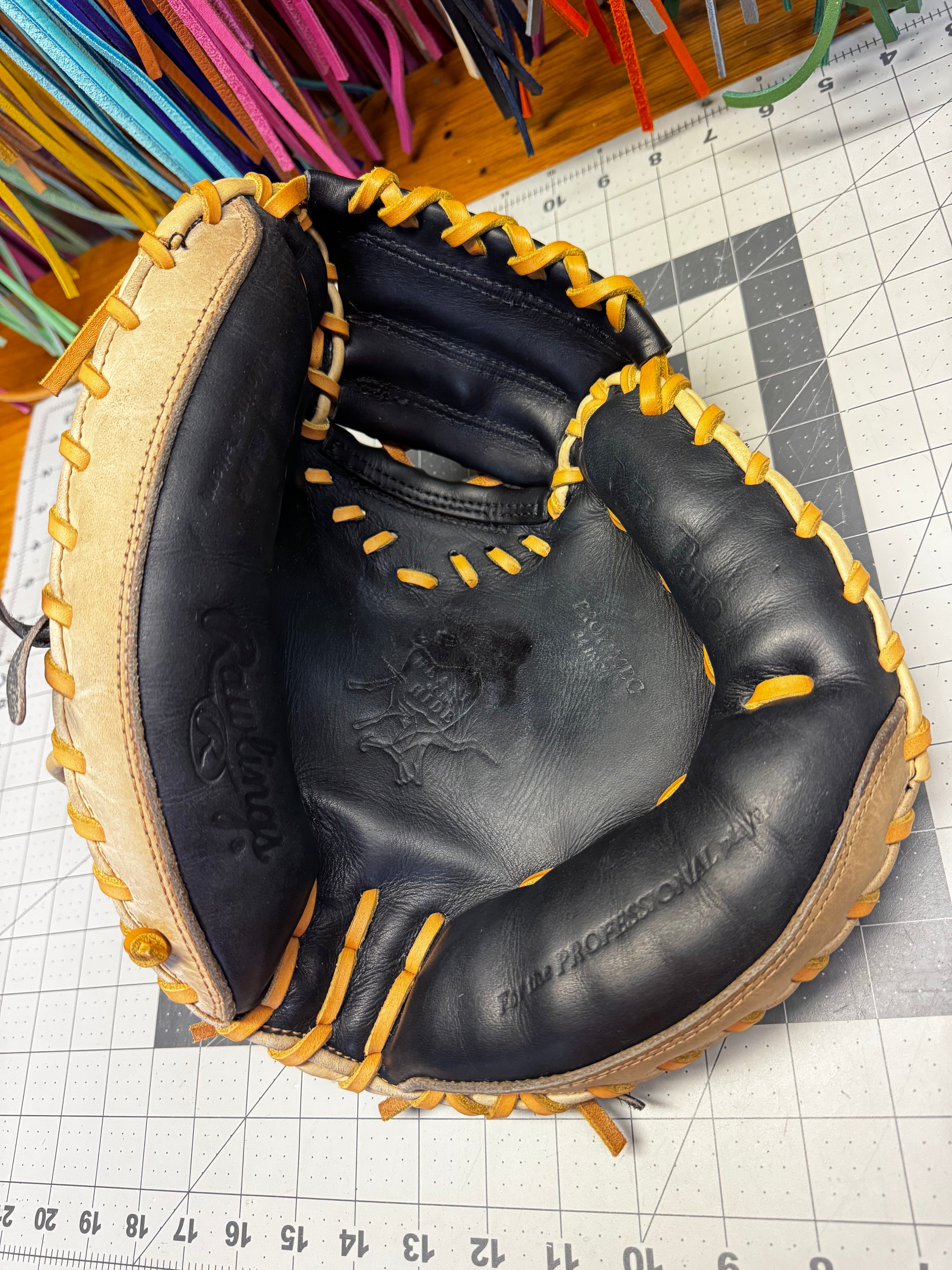 Rawlings Heart of the Hide Catchers Mitt 34” RHT - Refurbished