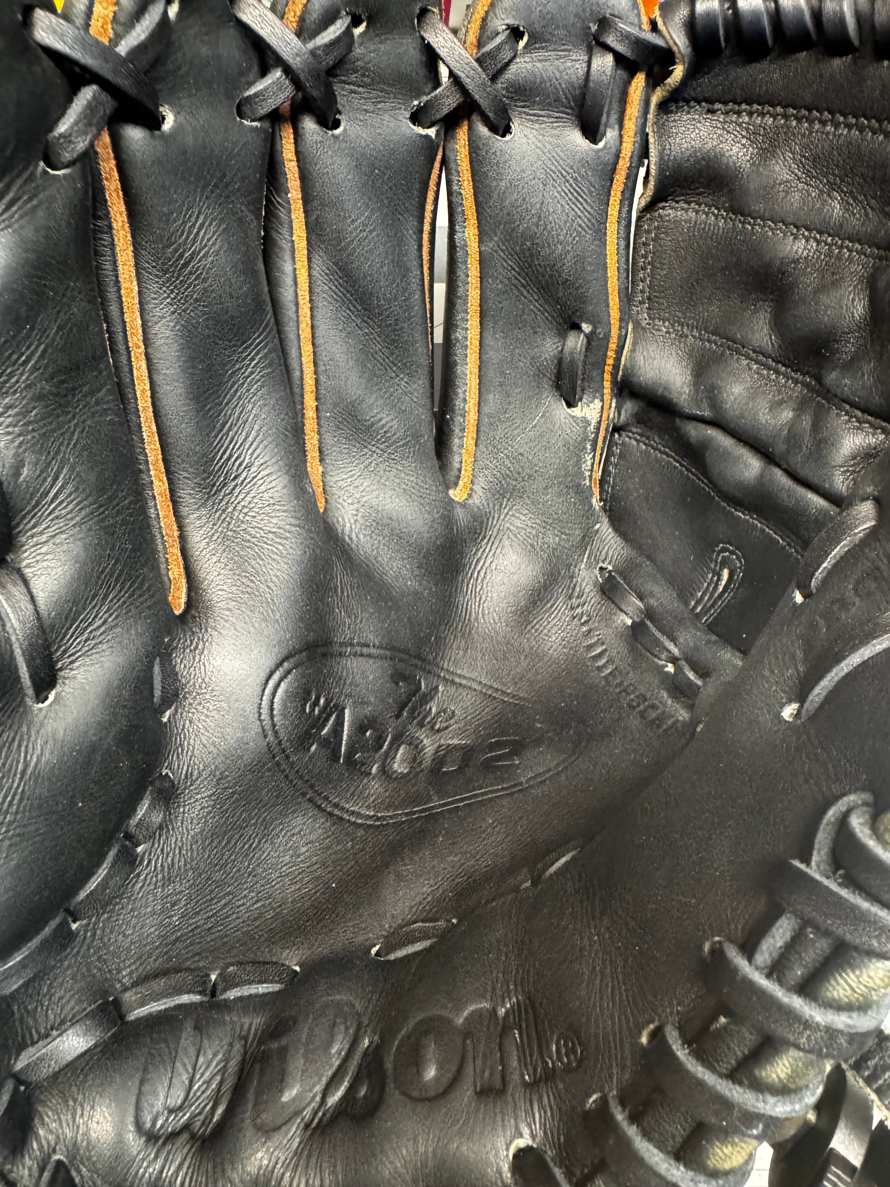 Wilson A2000 B2 Pitchers Glove LHT - Refurbished