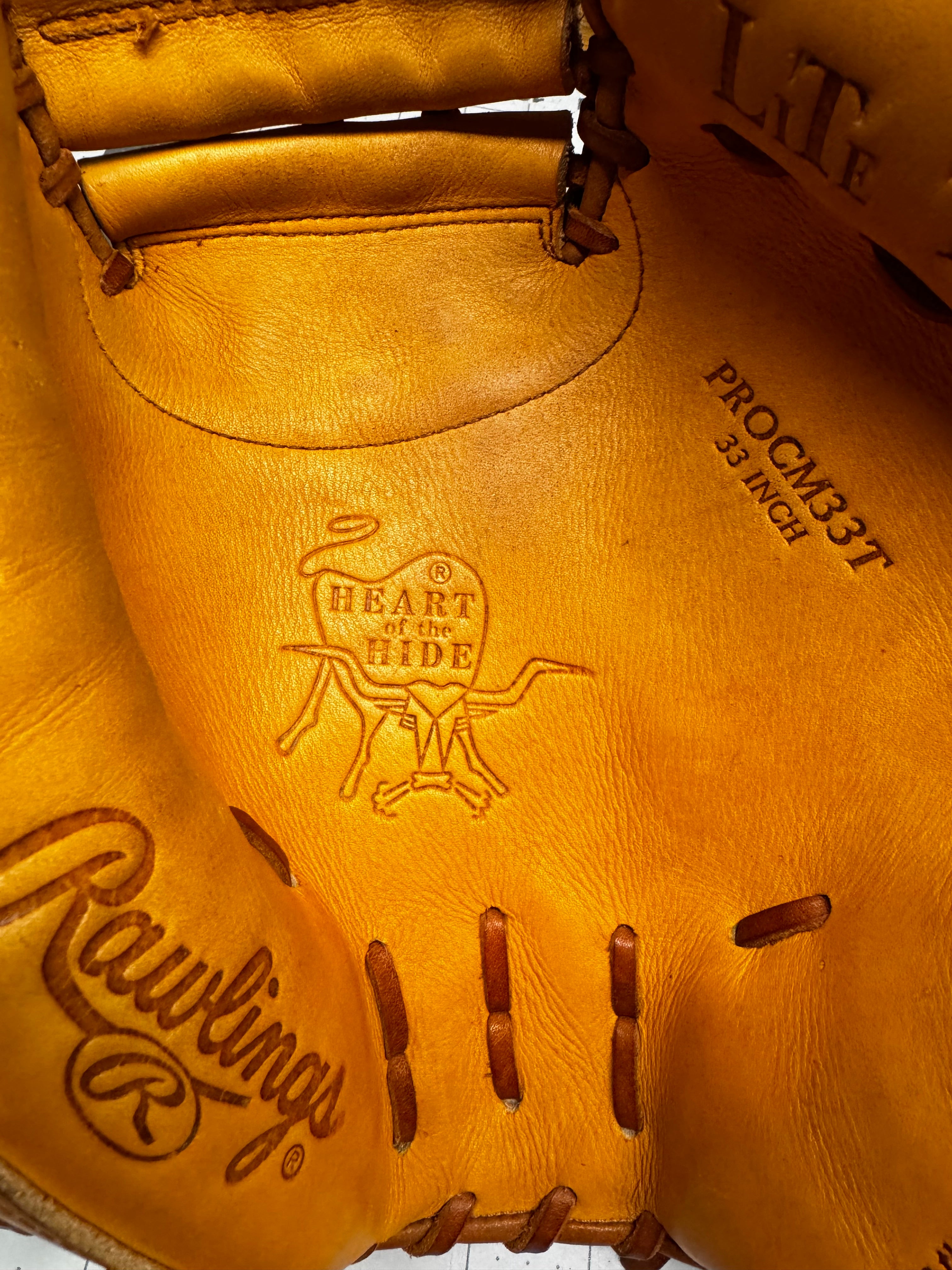 Rawlings Heart of the Hide Catchers Mitt 33” RHT PROCM33T - Refurbished