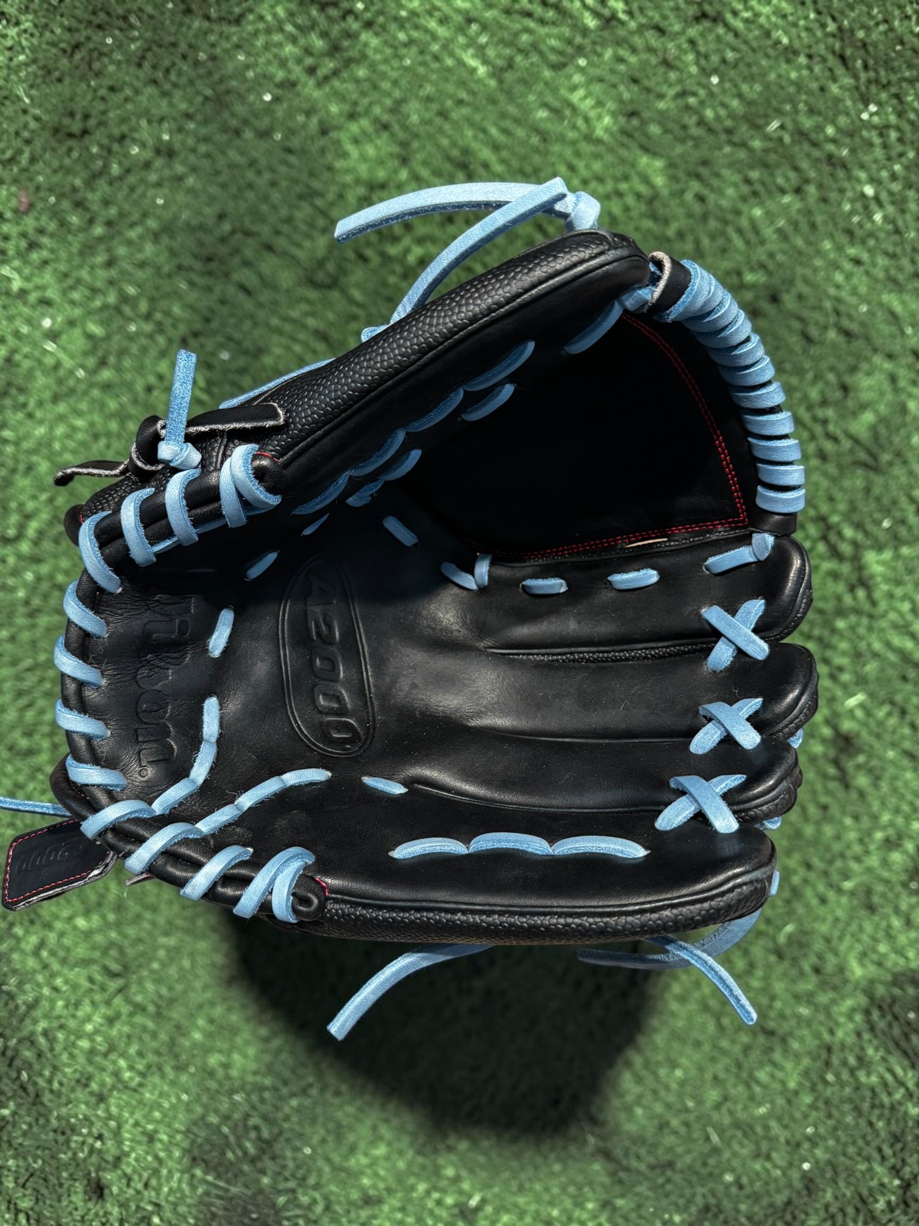 Wilson A2000 B23 Pitcher’s Glove 12” RHT - Refurbished