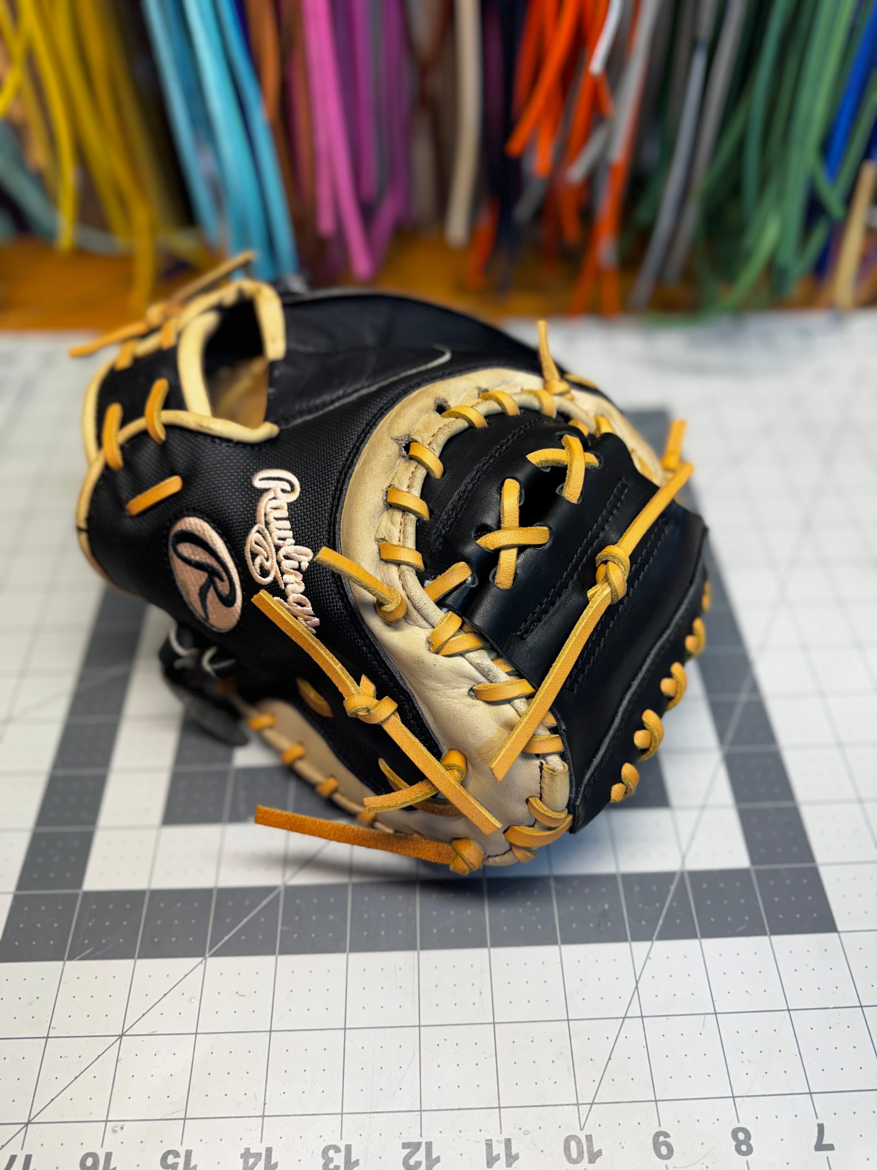 Rawlings Heart of the Hide Catchers Mitt 34” RHT - Refurbished