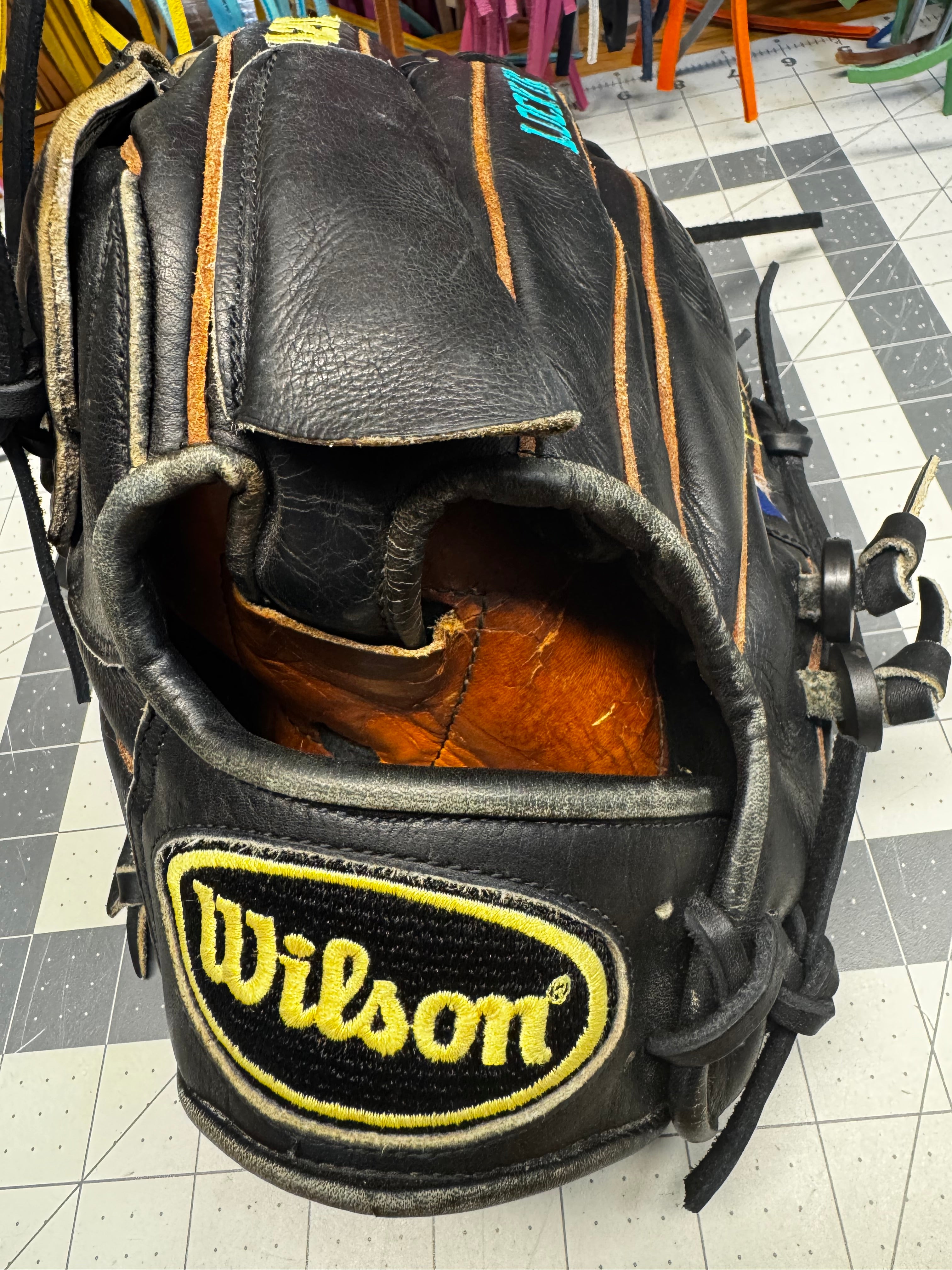 Wilson A2000 B2 Pitchers Glove LHT - Refurbished