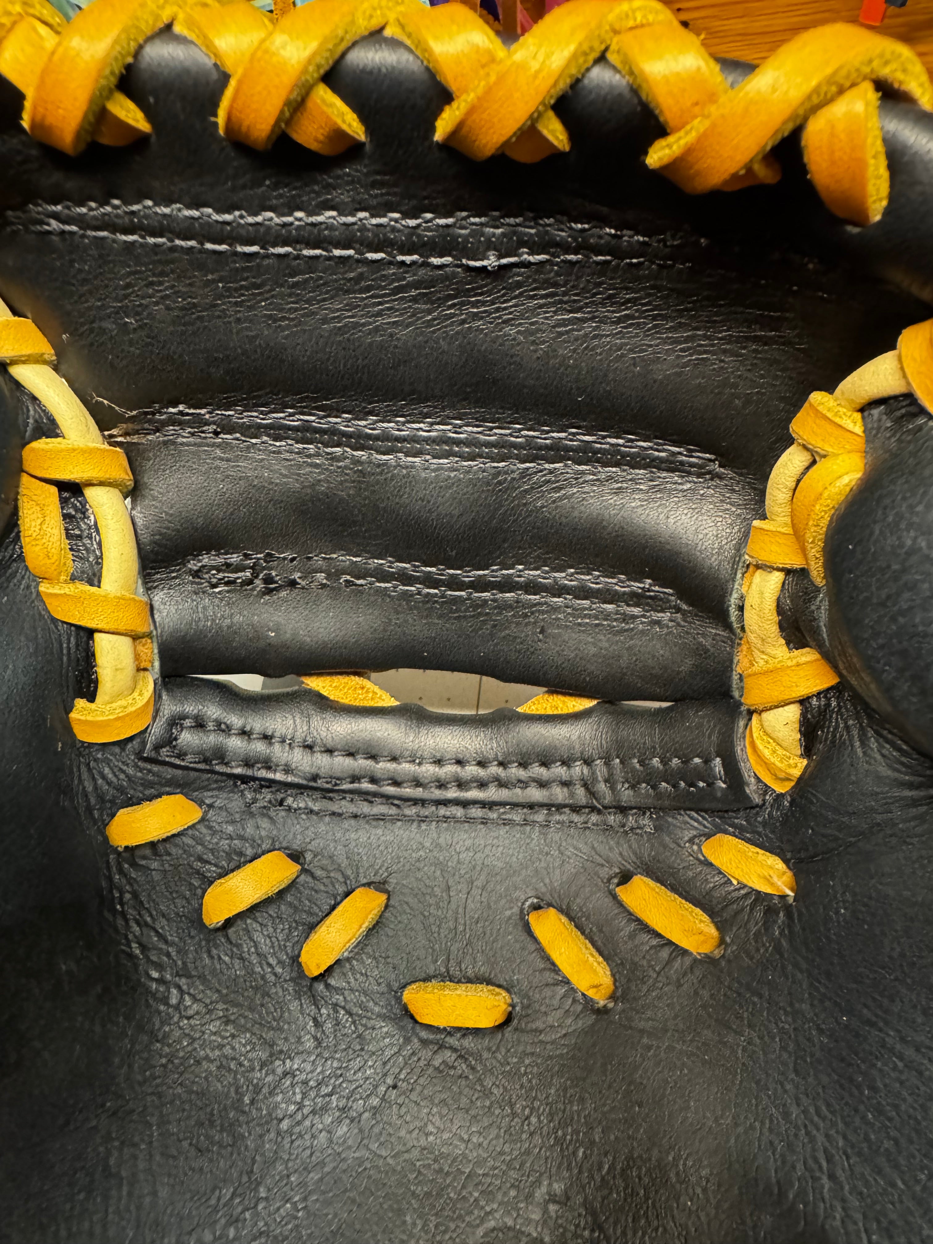 Rawlings Heart of the Hide Catchers Mitt 34” RHT - Refurbished